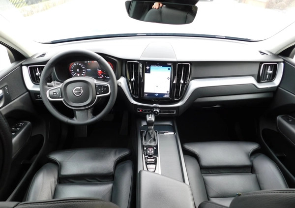 Volvo XC 60 cena 106666 przebieg: 179000, rok produkcji 2019 z Pruszków małe 742